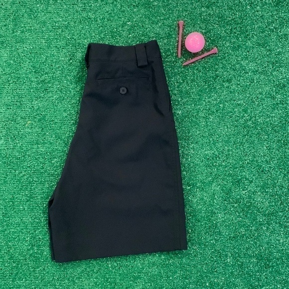 Womens Under Armour golf/athletic shorts. Waist size 2. - Picture 1 of 4